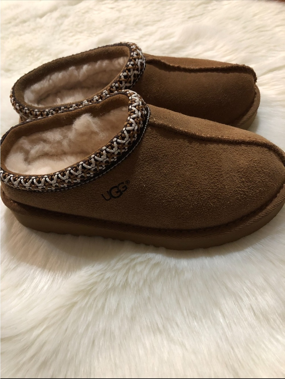 UGG Tasman Chestnut Suede Slippers Kids Size 13 NWOT Never Worn